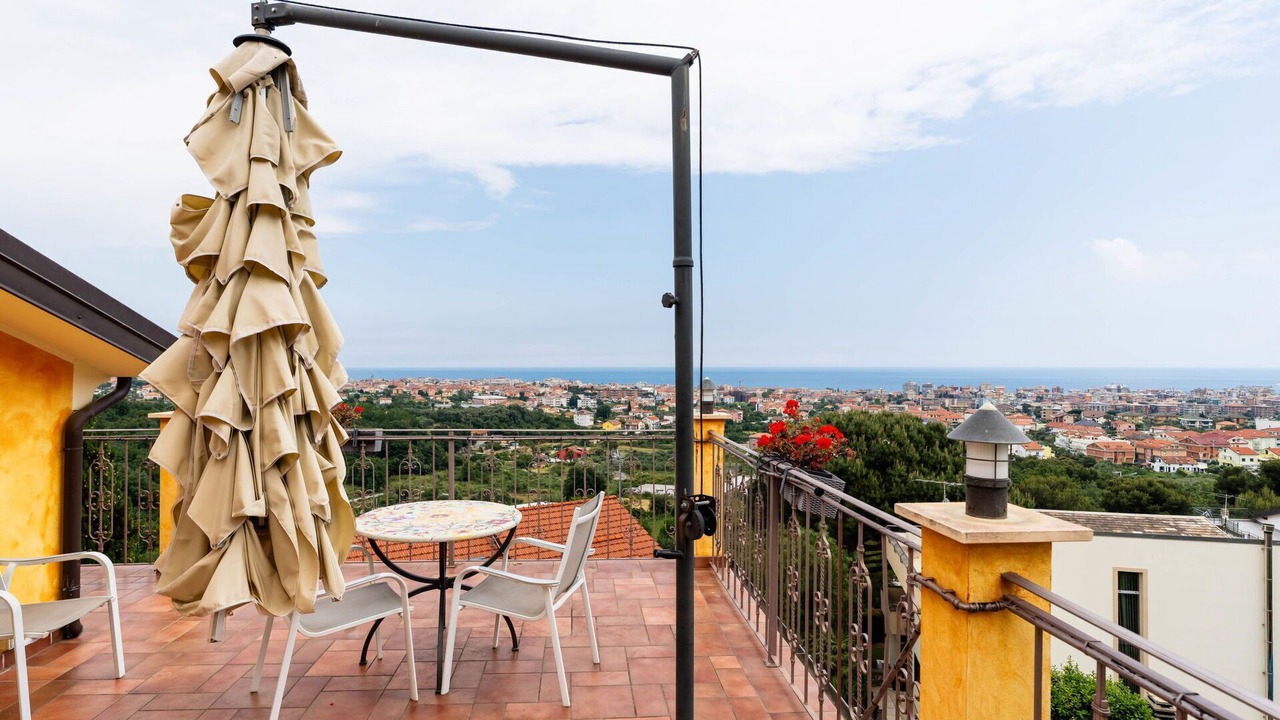 Photo of Patio Balcony in Borghetto Santo Spirito