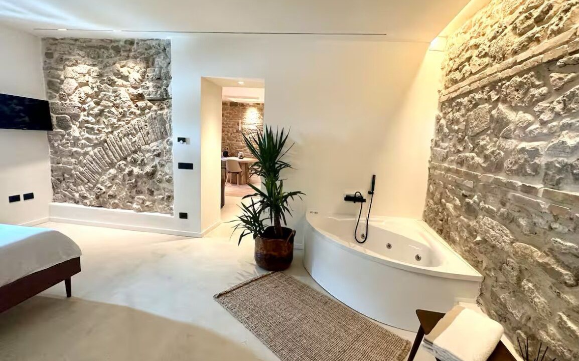 Photo of Bathroom in Tivoli