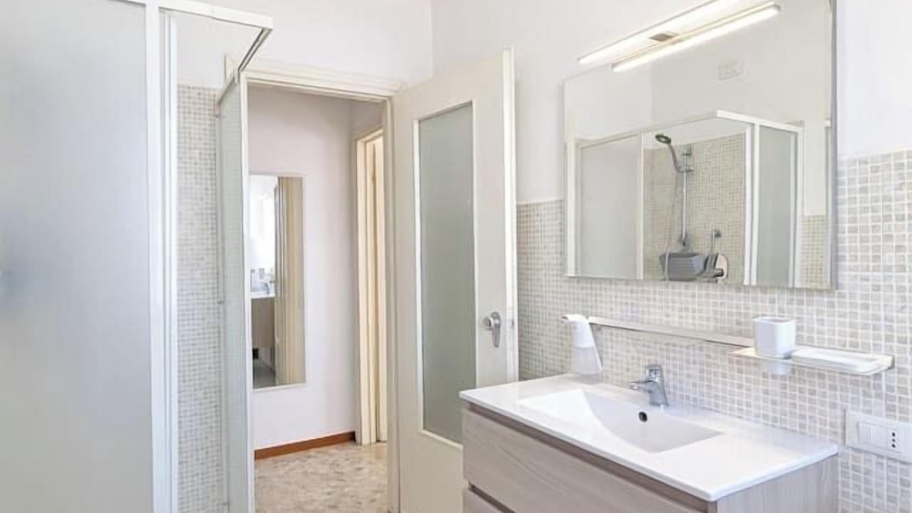 Photo of Bathroom in Crema