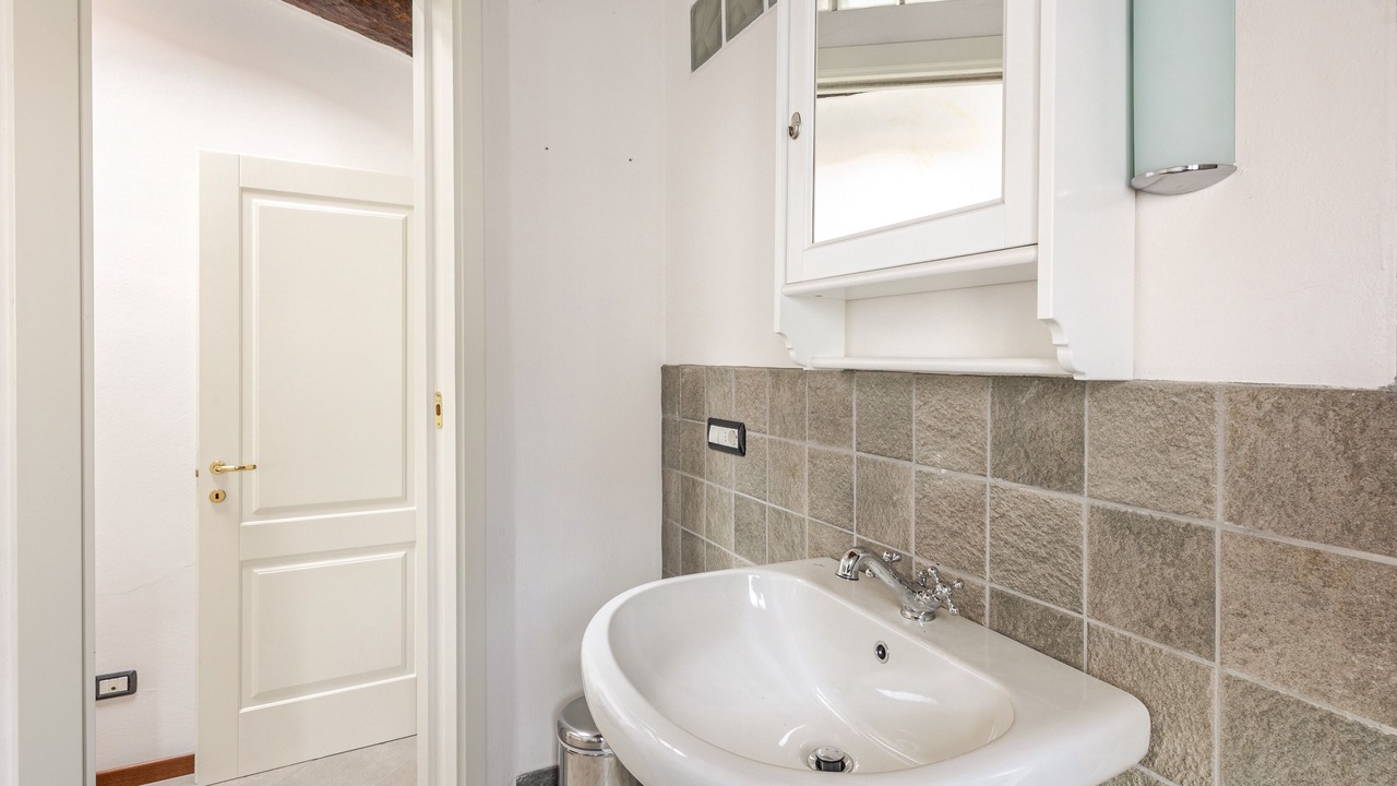 Photo of Bathroom in Castello di Serravalle