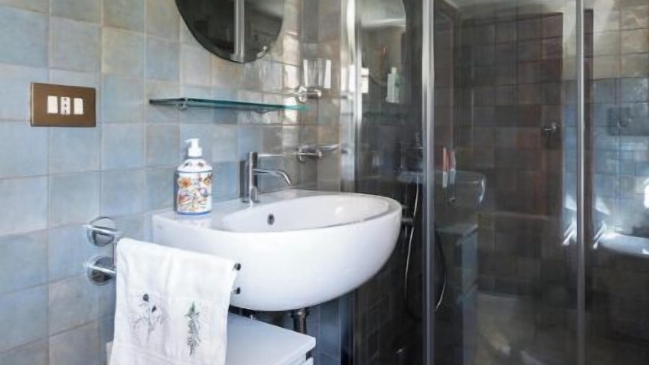 Photo of Bathroom in Loppeglia