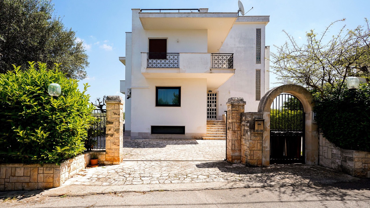 Photo of Outdoor in Alcanterini