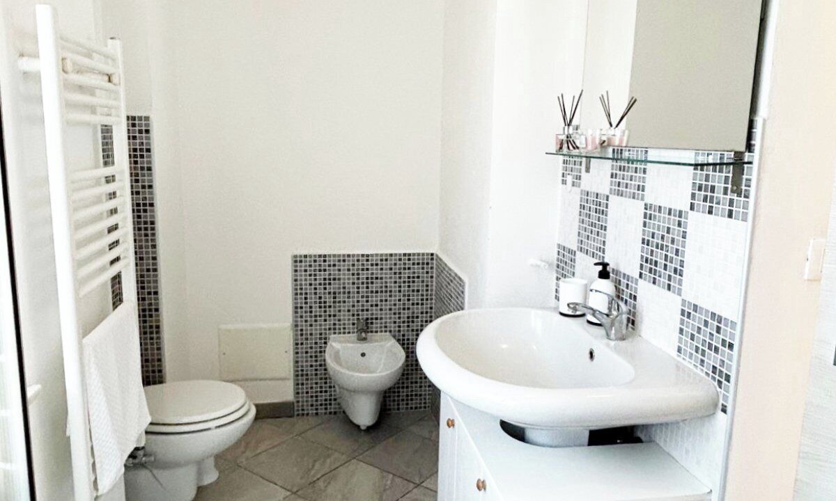 Photo of Bathroom in Santhia