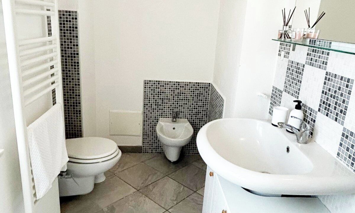 Photo of Bathroom in Santhia