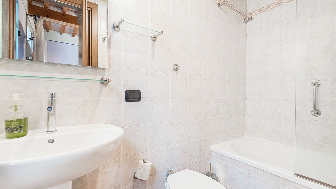 Photo of Bathroom in Valgiano
