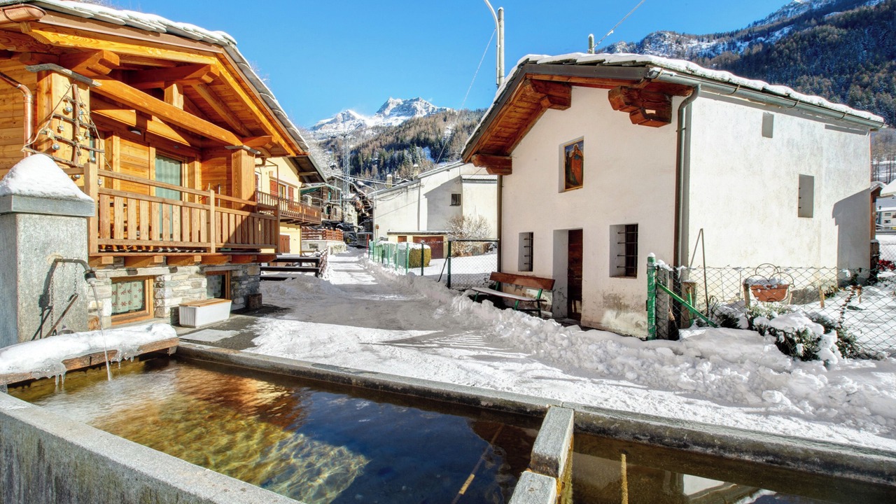 Photo of Outdoor in Maen