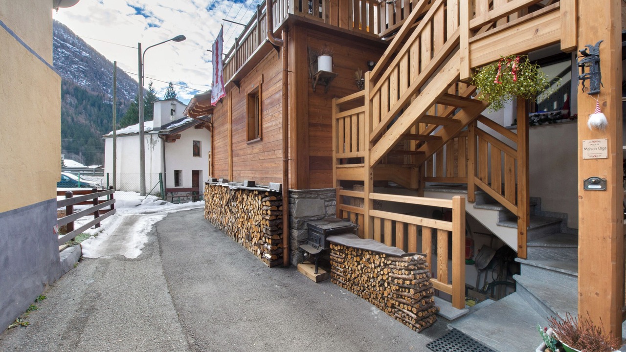 Photo of Outdoor in Maen