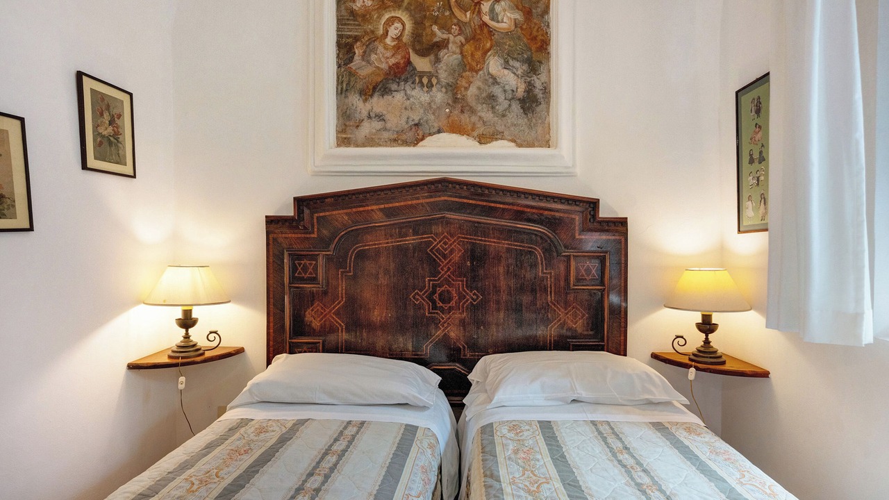 Photo of Bedroom in Meta