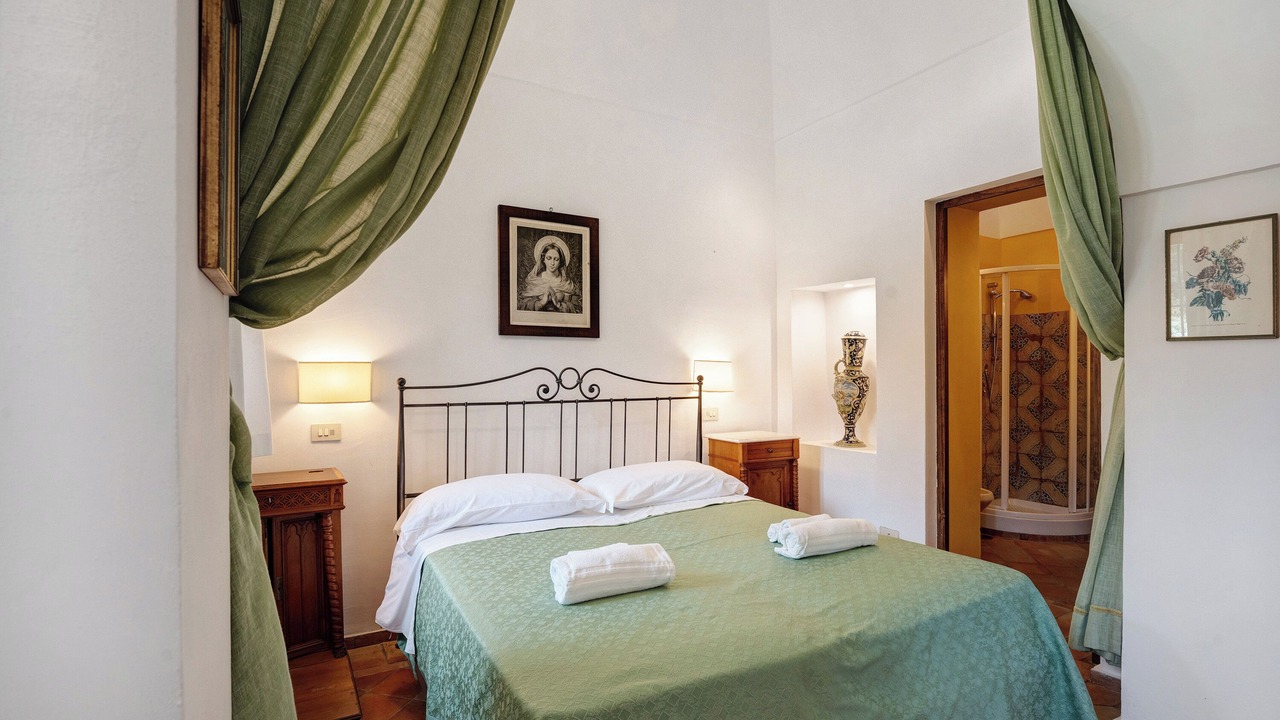 Photo of Bedroom in Meta