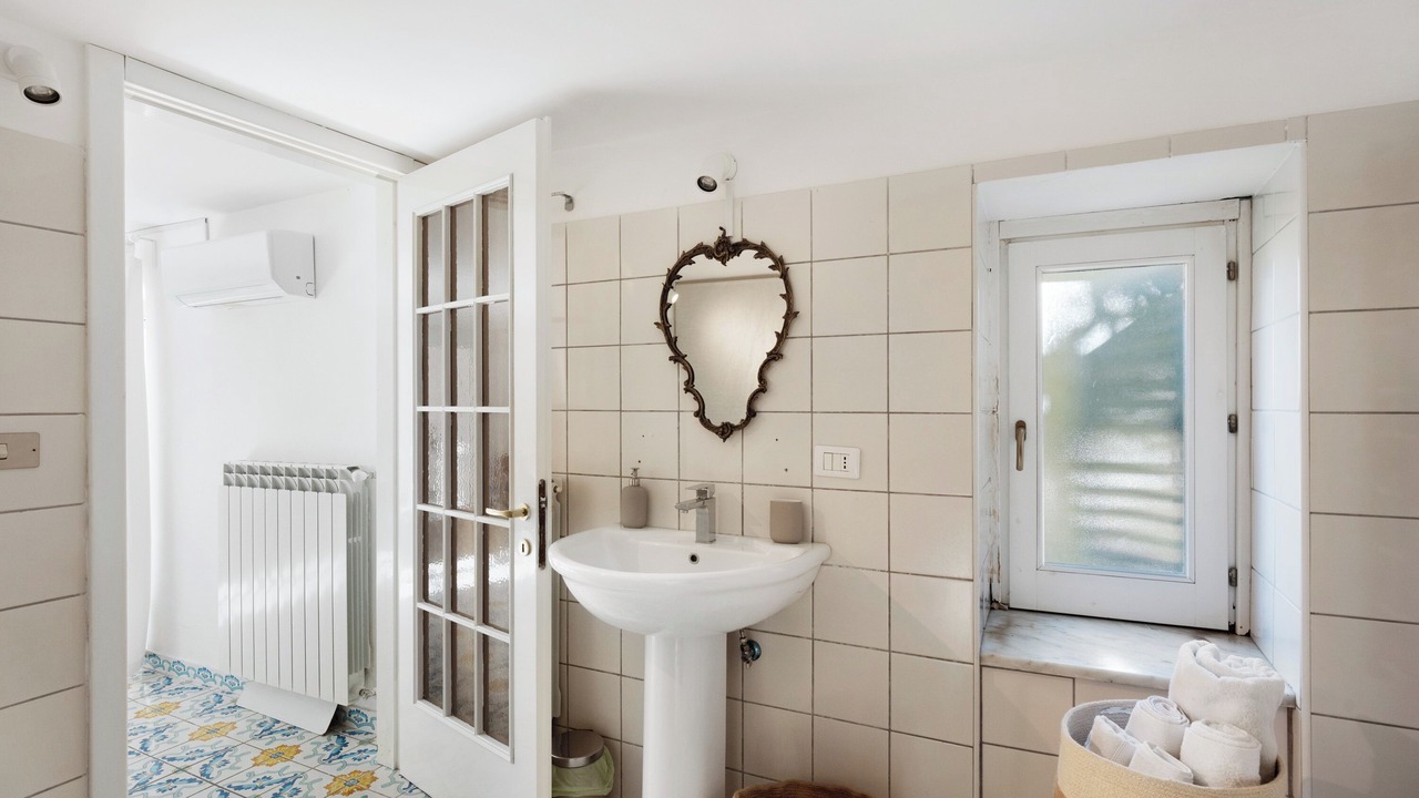 Photo of Bathroom in Historical Downtown Salerno