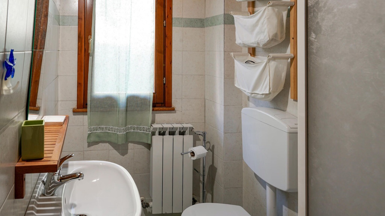 Photo of Bathroom in Careggine