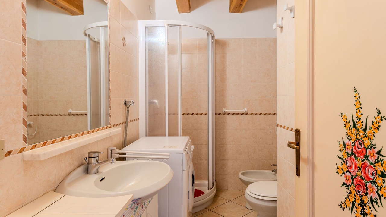 Photo of Bathroom in Taio
