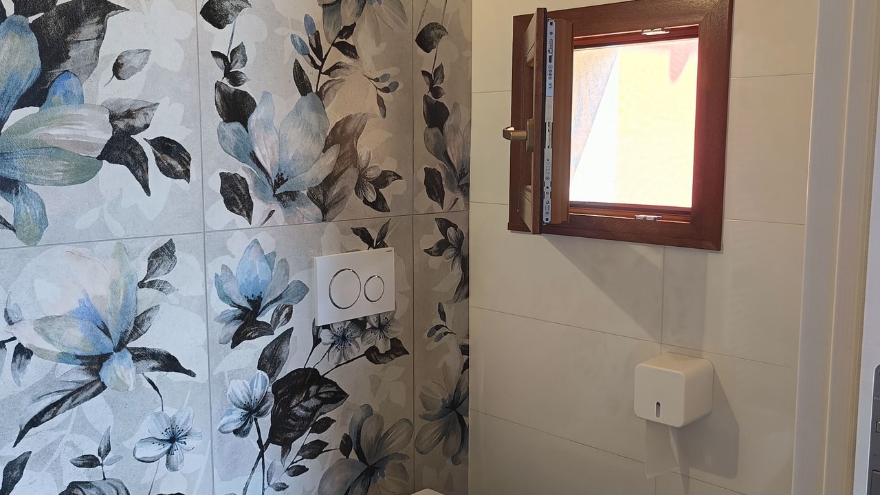 Photo of Bathroom in Marone