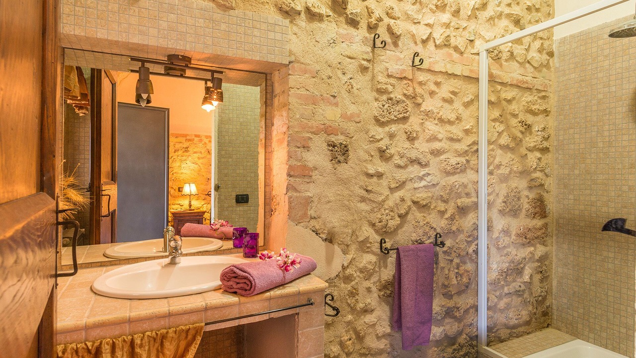 Photo of Bathroom in Montoro