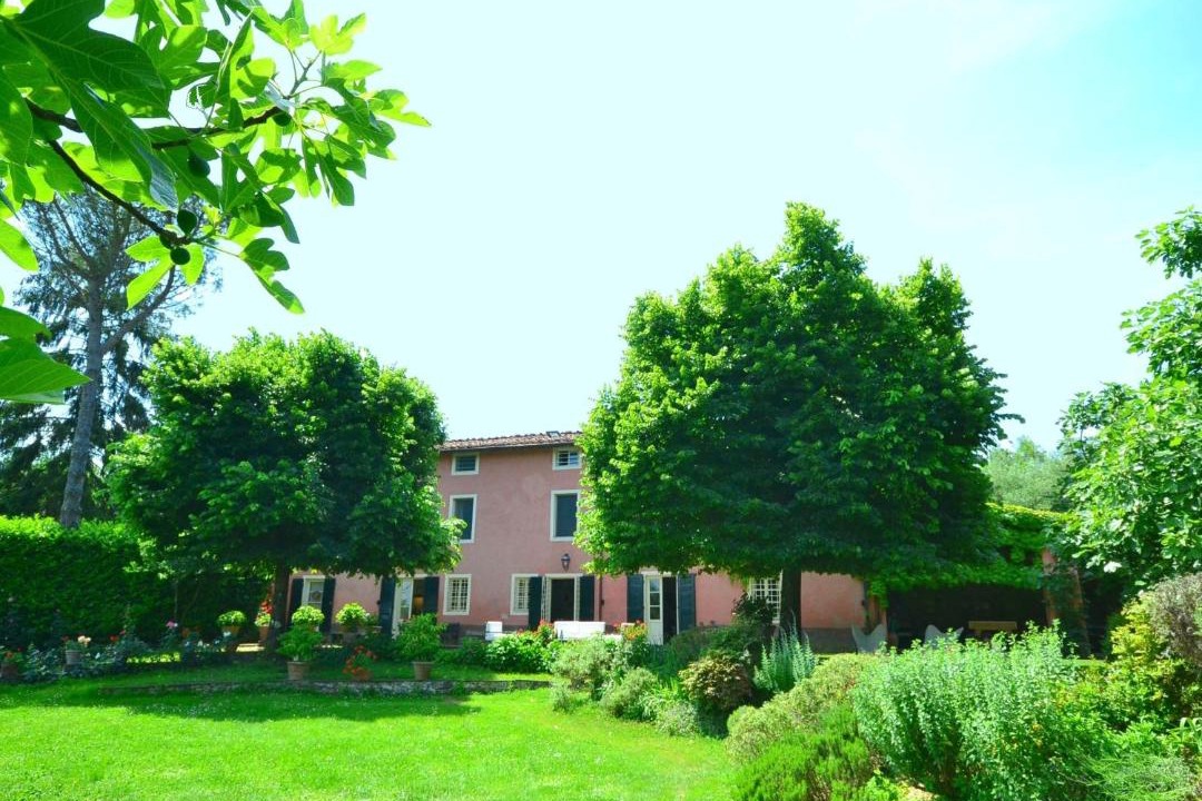 Photo of Buildings in Vicopelago
