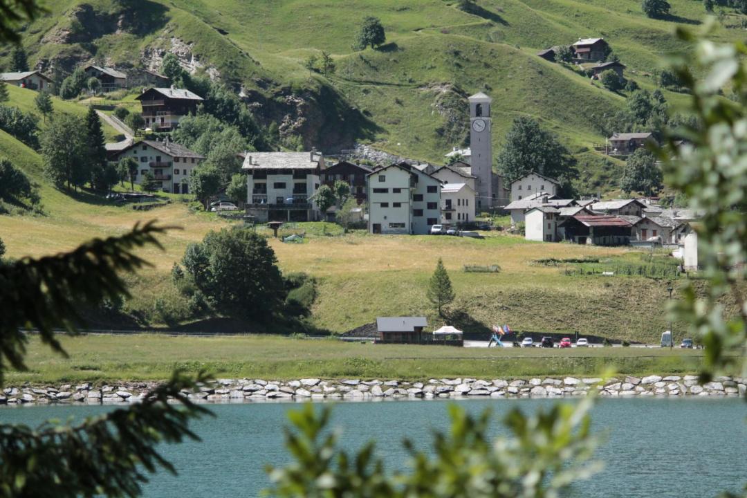 Photo of Others in Isola