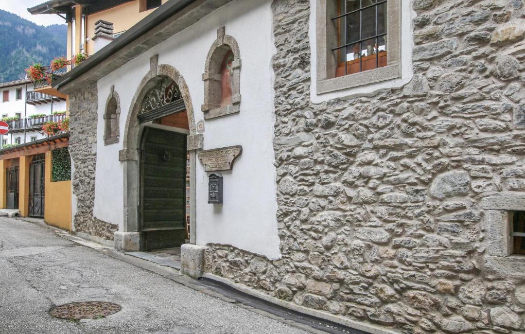 Photo of Buildings in Sutrio
