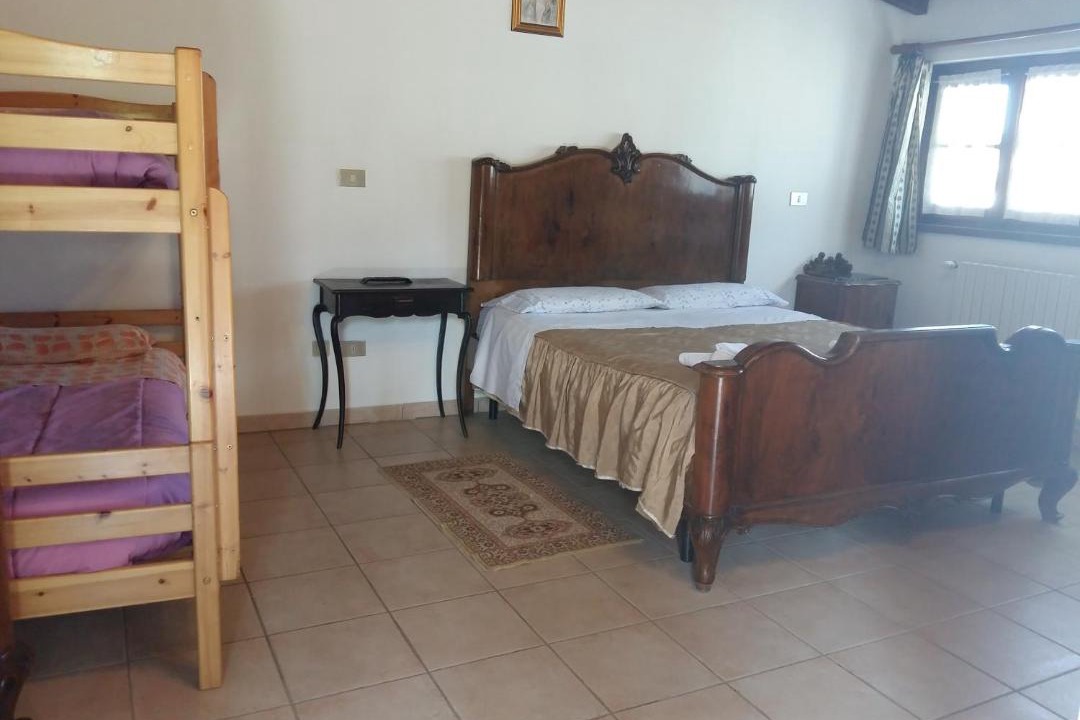 Photo of Bedroom in Momperone