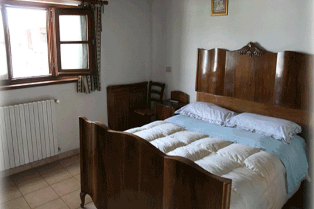 Photo of Bedroom in Momperone