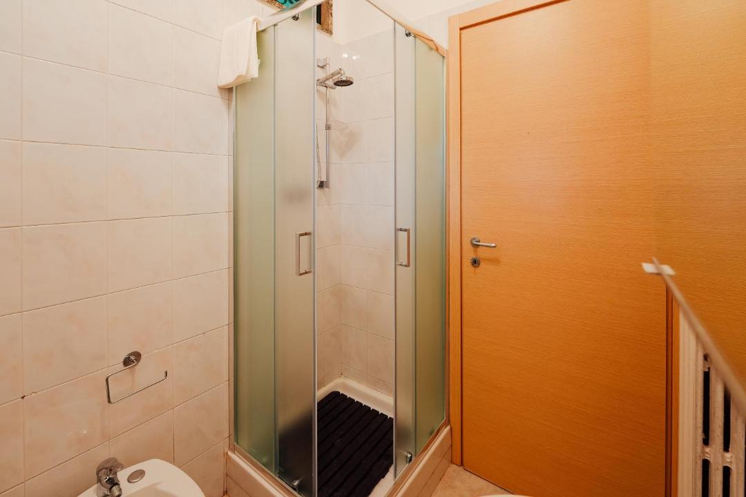 Photo of Bathroom in Lancusi