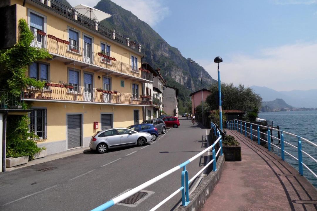 Photo of Others in Marone