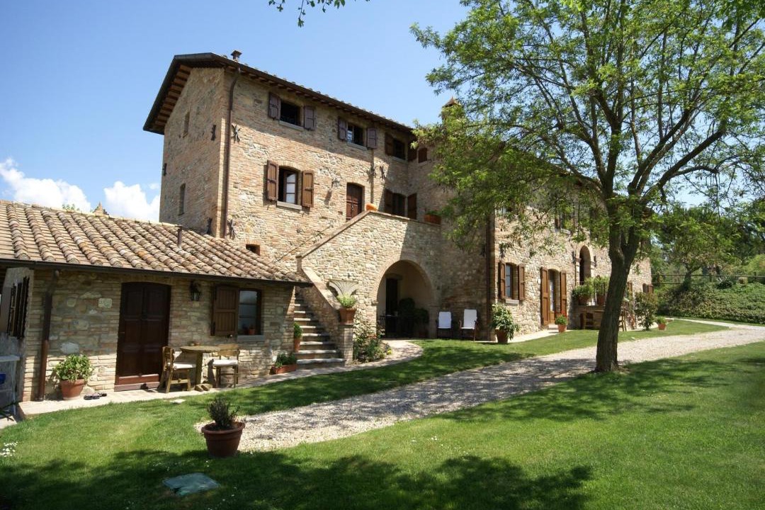Photo of Others in Montone