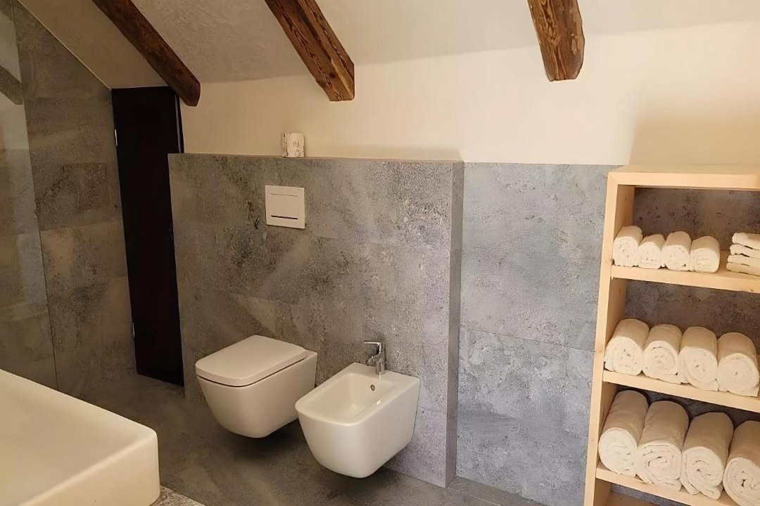 Photo of Bathroom in Laudes