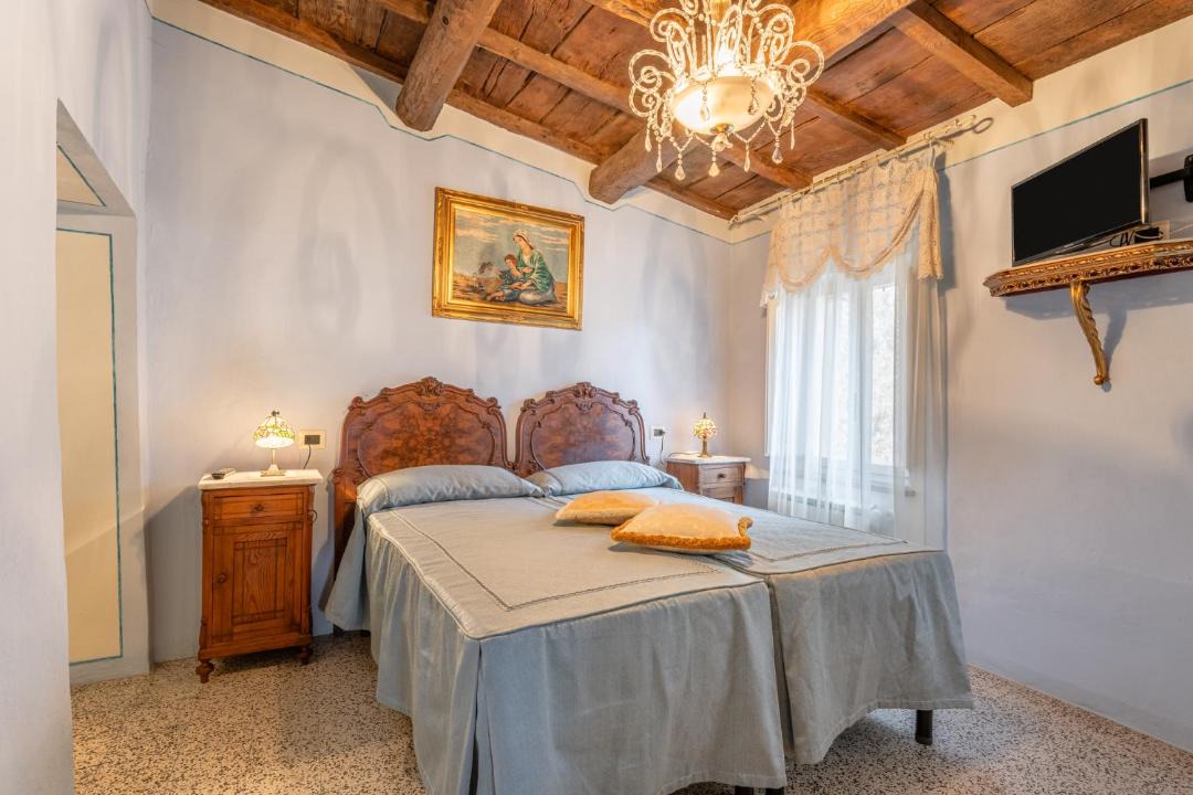 Photo of Bedroom in Molazzana