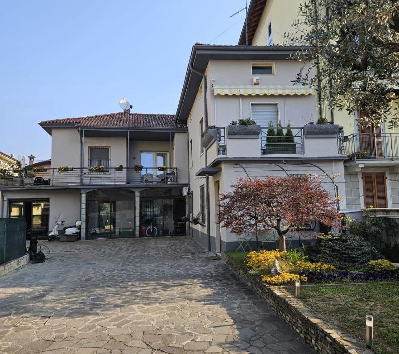 Photo of Others in Mozzo