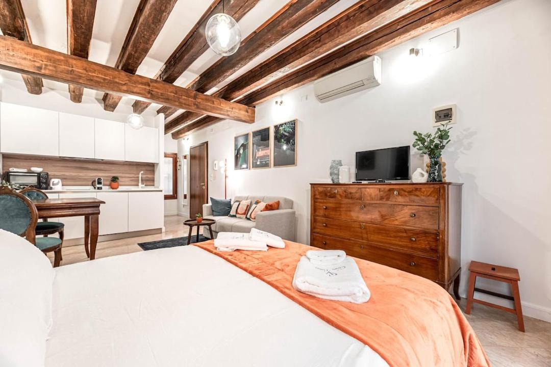 Photo of Bedroom in Dorsoduro