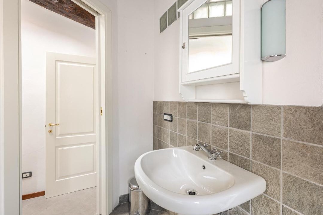 Photo of Bathroom in Castello di Serravalle