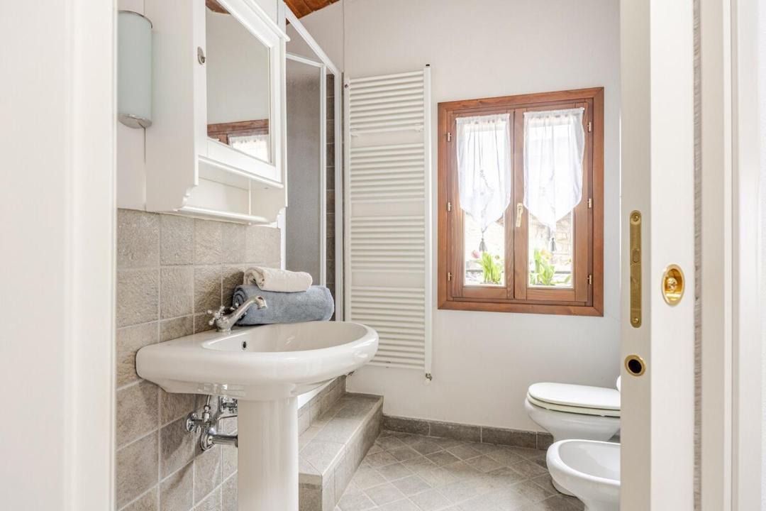 Photo of Bathroom in Castello di Serravalle