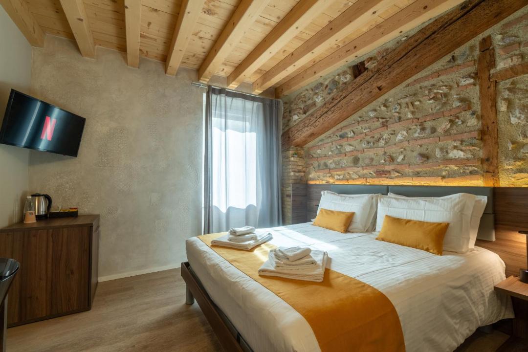 Photo of Bedroom in Peschiera del Garda City Centre