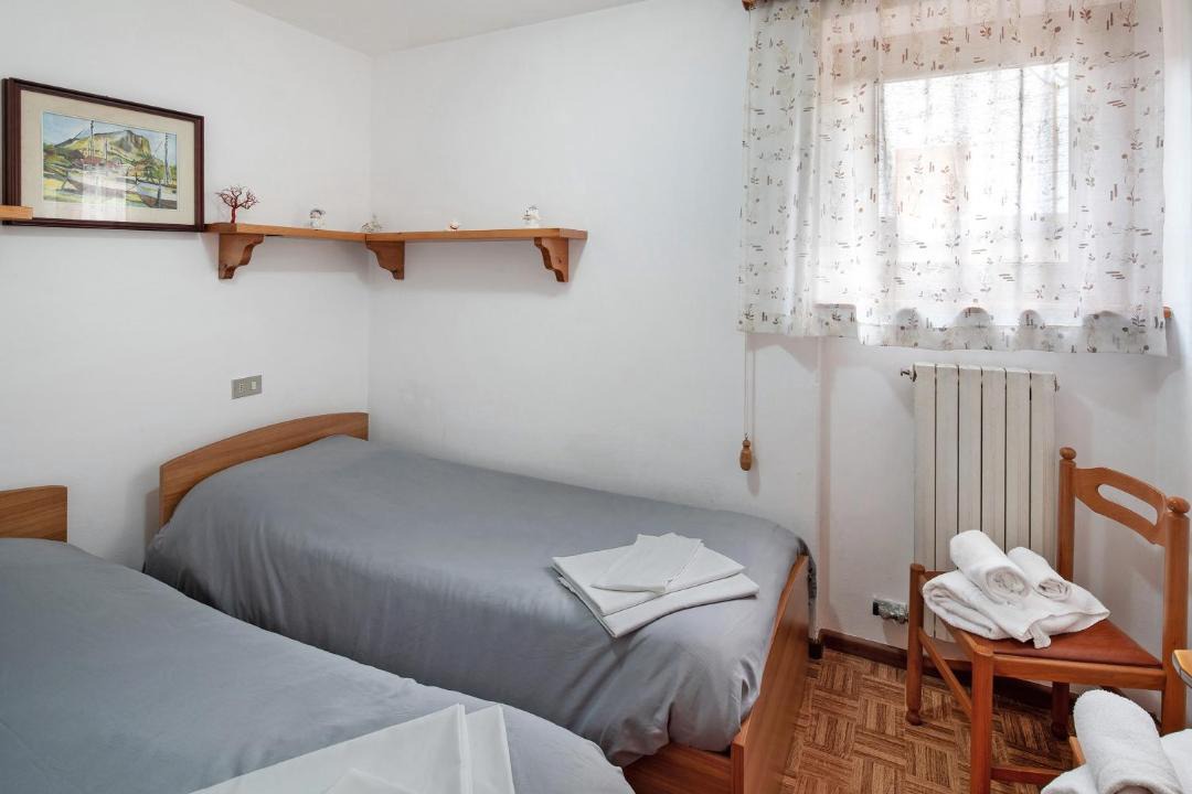 Photo of Bedroom in Caviola