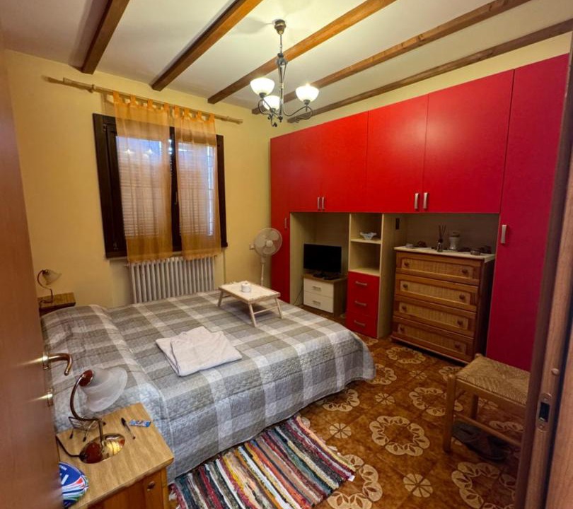 Photo of Bedroom in Magenta