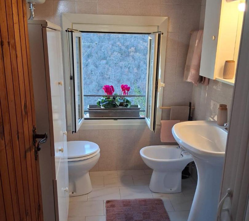 Photo of Bathroom in Ornaro