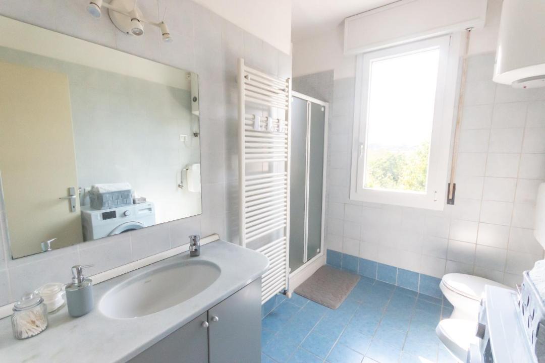Photo of Bathroom in Rua
