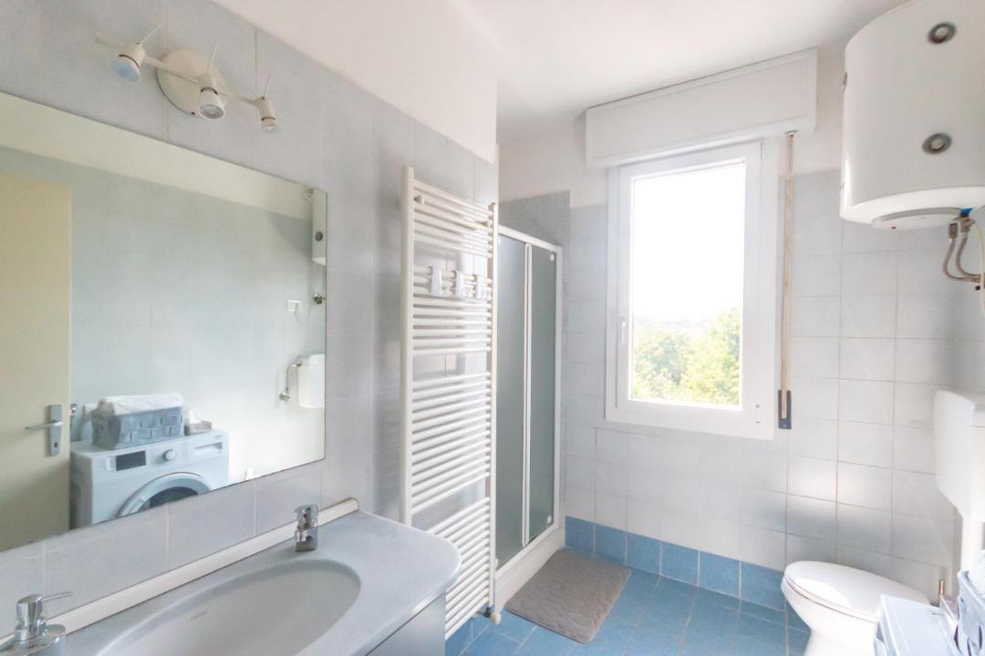 Photo of Bathroom in Rua