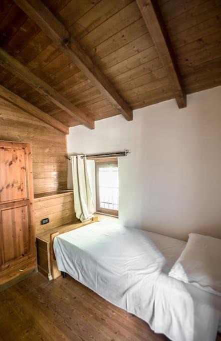 Photo of Bedroom in Villa Minozzo