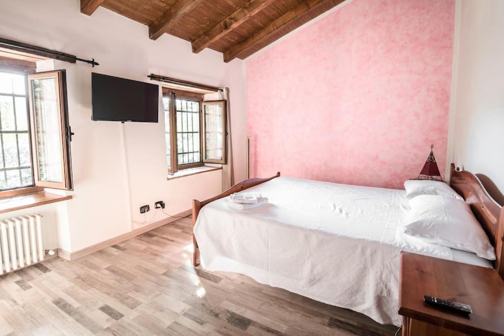 Photo of Bedroom in Villa Minozzo