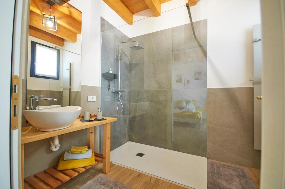 Photo of Bathroom in Arre