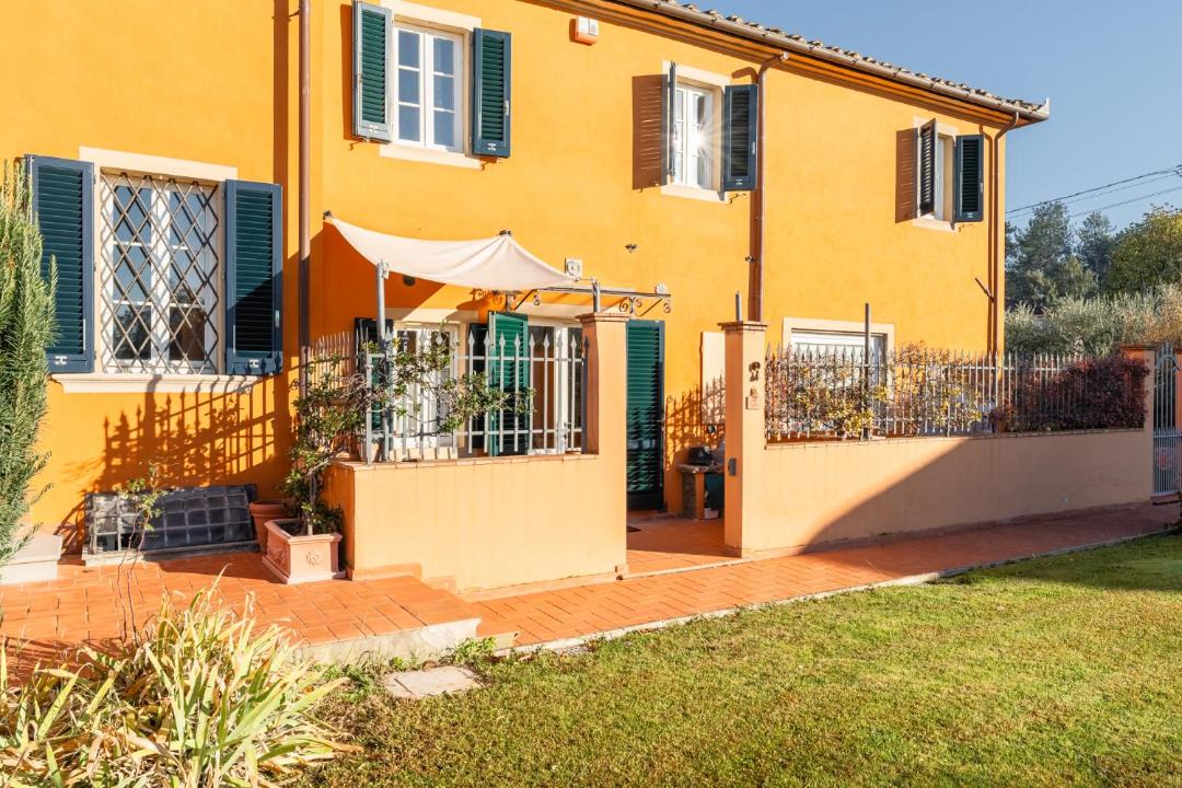 Photo of Others in Uzzano