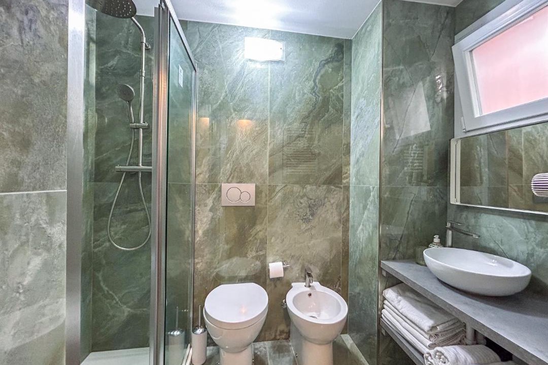 Photo of Bathroom in Gorla