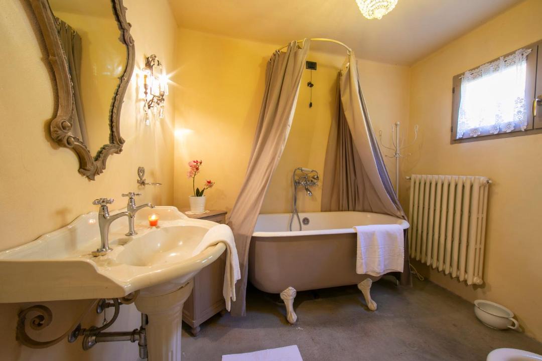 Photo of Bathroom in Lesa