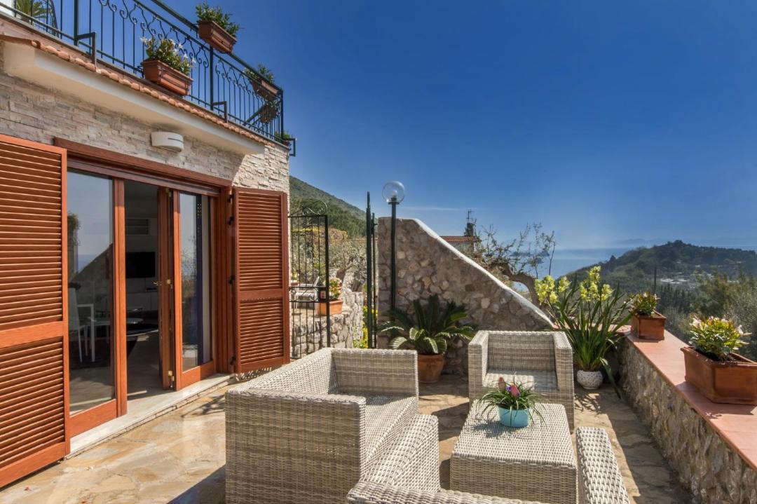 Photo of Patio Balcony in Sirenuse