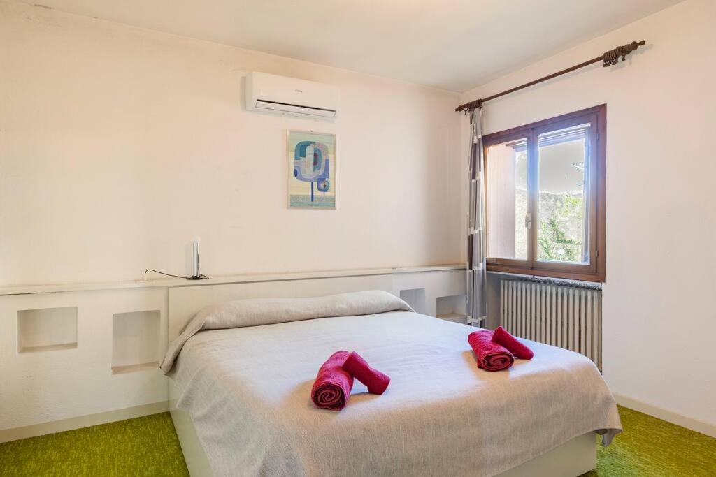 Photo of Bedroom in Momperone