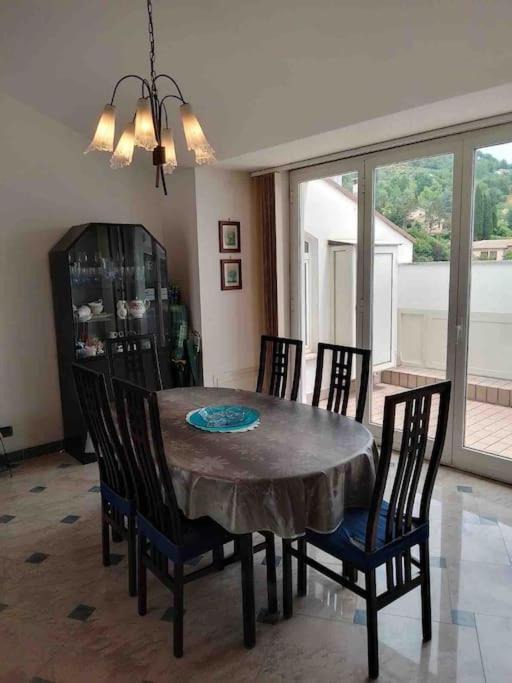Photo of Livingroom in Atina