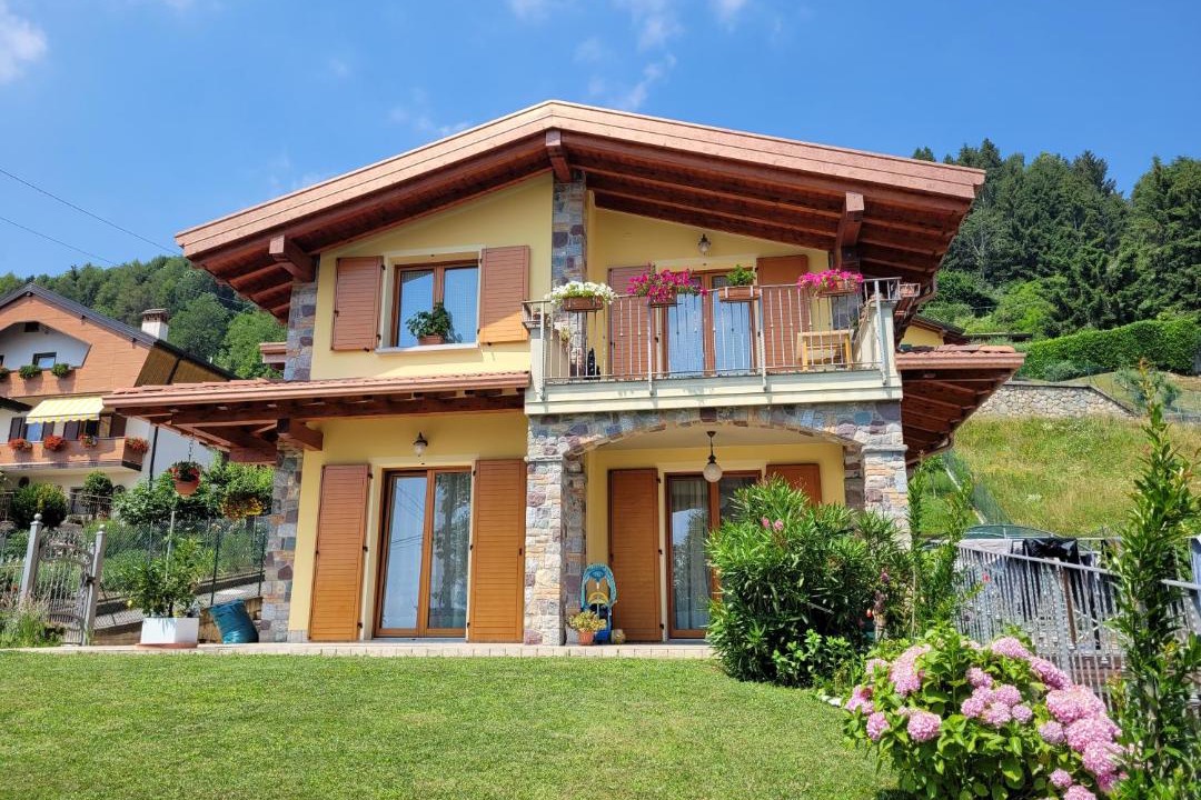 Photo of Buildings in Bossico