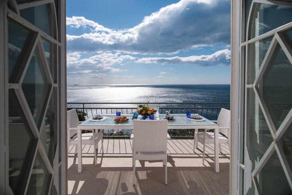 Photo of Patio Balcony in Sirenuse