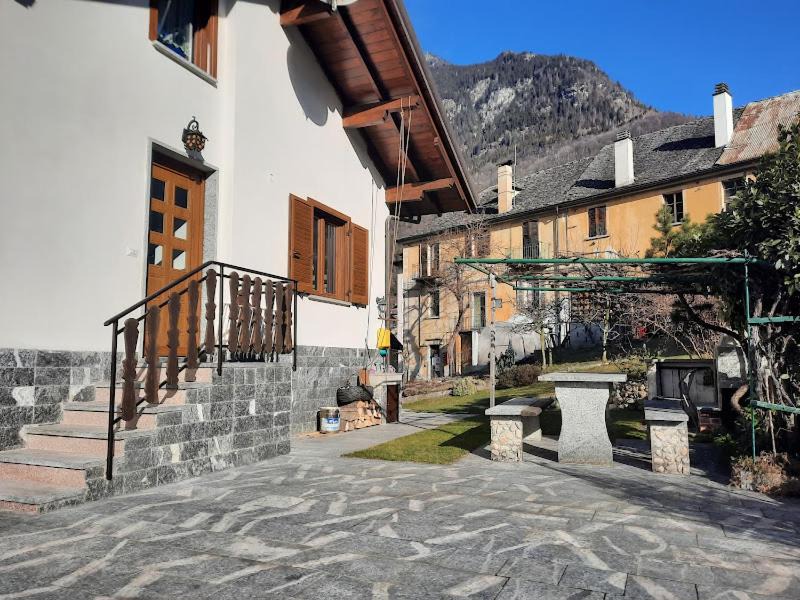 Photo of Buildings in Croveo